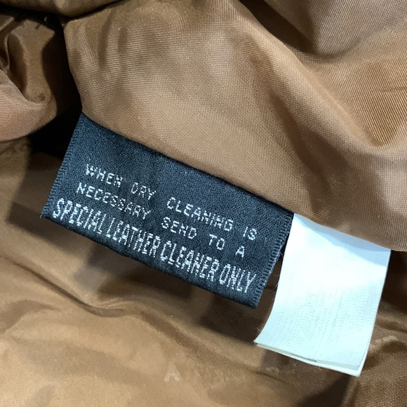 Adventure, bound, leather jacket - Picture 10 of 12